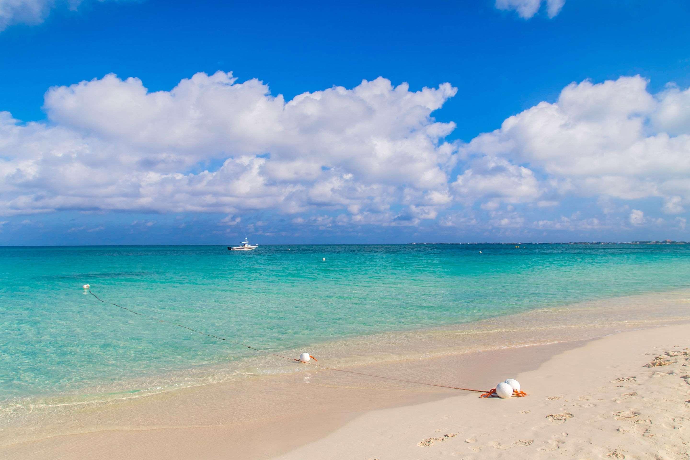 Hampton By Hilton Grand Cayman Seven Mile Beach George Town Exteriér fotografie