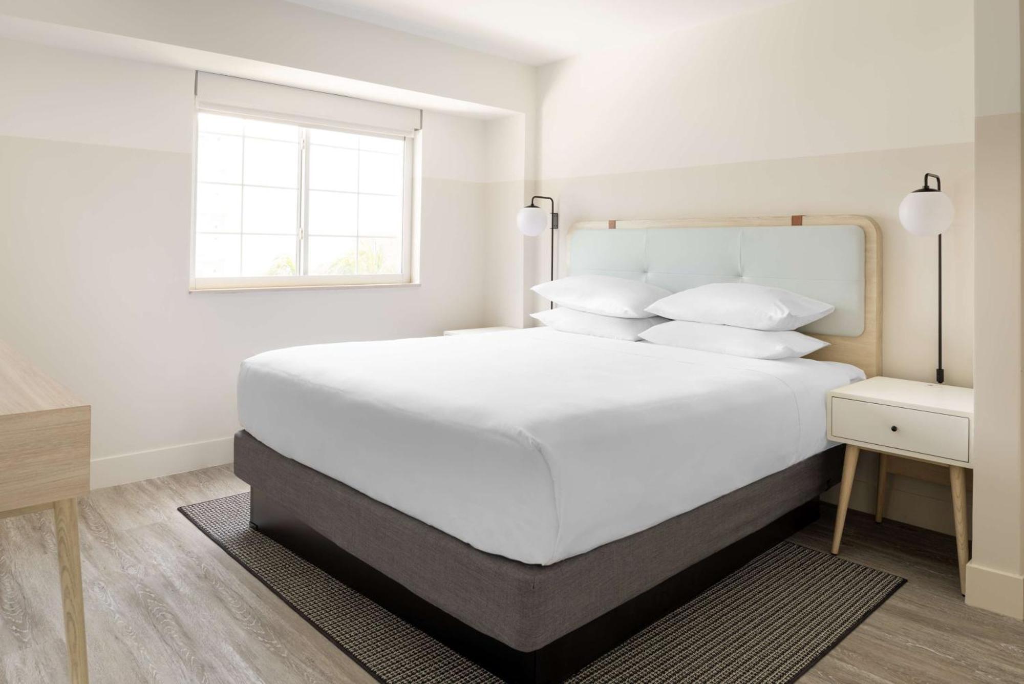 Hampton By Hilton Grand Cayman Seven Mile Beach George Town Exteriér fotografie