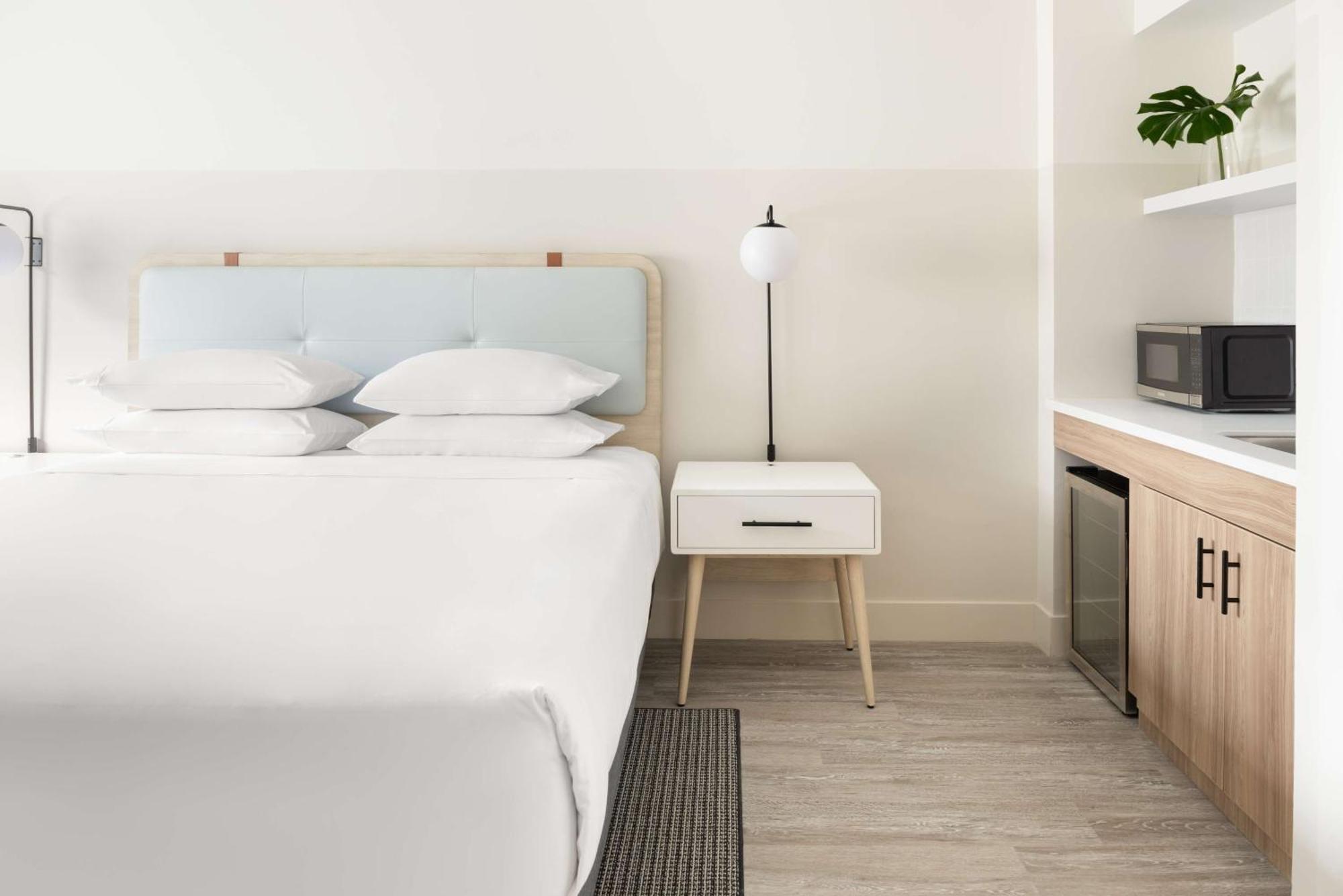 Hampton By Hilton Grand Cayman Seven Mile Beach George Town Exteriér fotografie